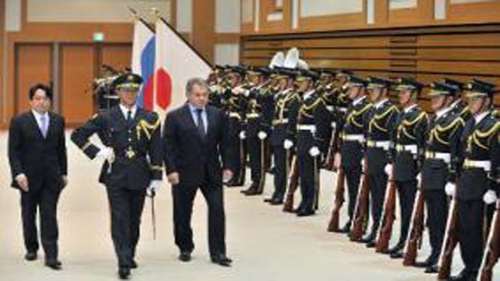 Japan, Russia agree to expand defence ties