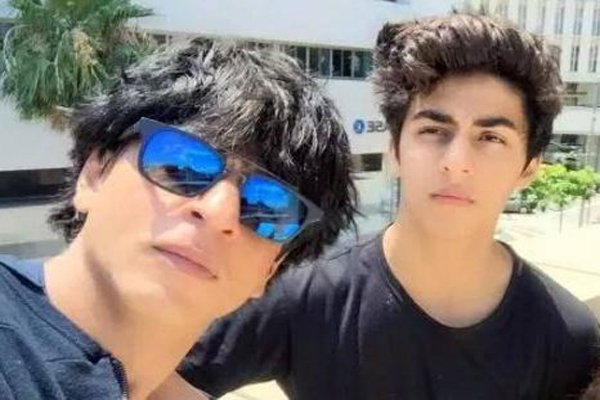 SRK wants Aryan to see old classics before B-town