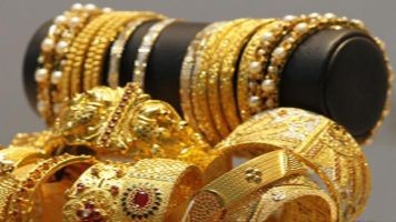 gold slips Rs 100 on lacklustre demand