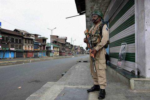 Kashmir turmoil: Curfew continues in Valley