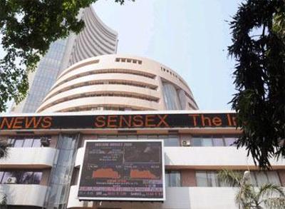 Sensex dives 106 pts as IT tanks after Infy cuts