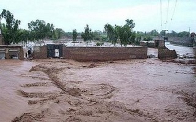 28 killed as floods hit van with wedding party in Pak