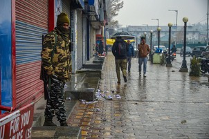 Kashmir shuts down: Shops, business establishments closed for third consecutive day