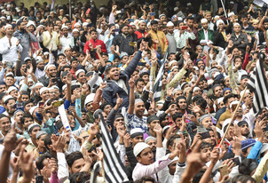 50 Jamia students detained after clash with cops during CAB protest