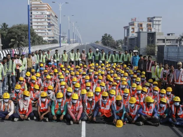 Palarivattom flyover opens for traffic; CM, PWD minister thank labourers