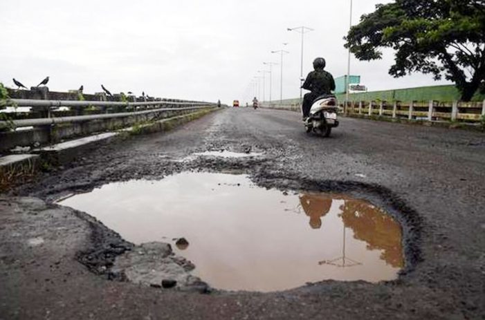 Potholes on roads should be fixed within a week, collectors should not be spectators; HC passes interim order