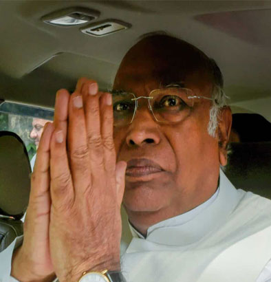 Country fervently demanding a change: Kharge at CWC meet