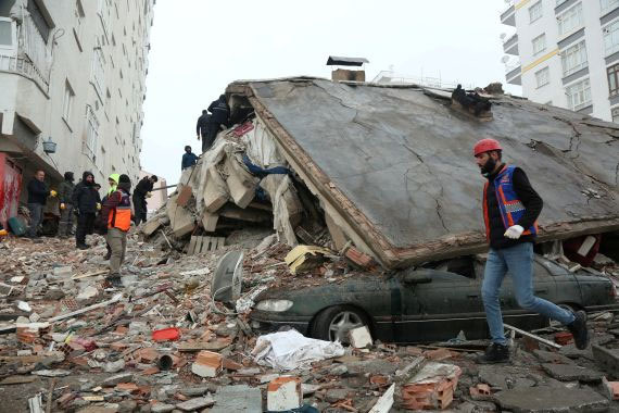 New quake hits battered Turkey, Syria; 3 dead, hundreds hurt