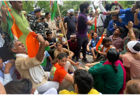 Wrestlers march to Parliament turns violent, police detain wrestlers